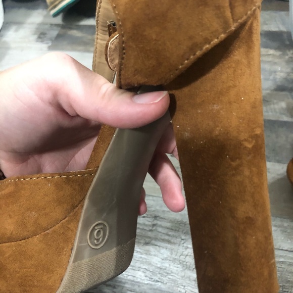 Heels - Picture 3 of 3